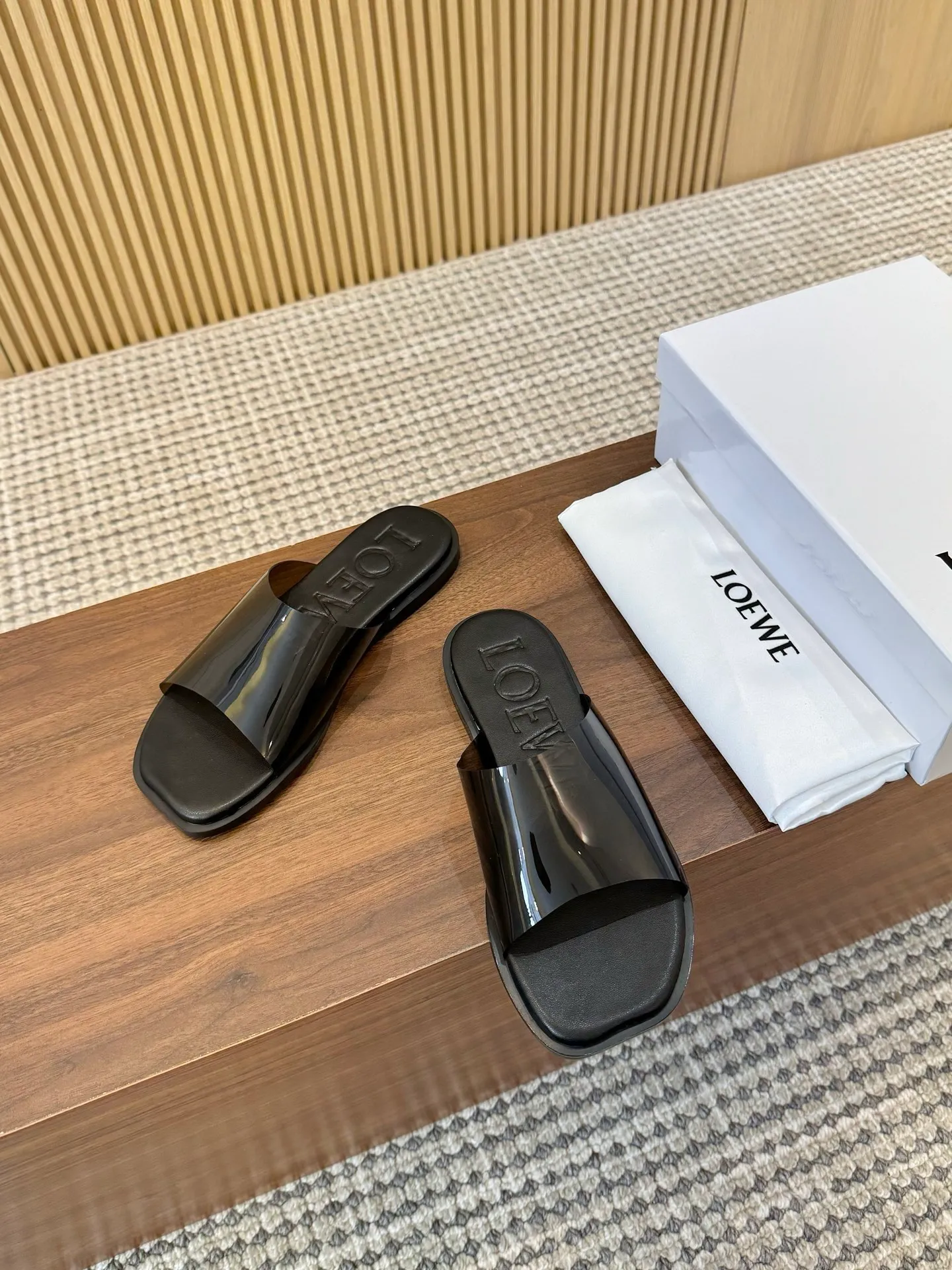 👟👟Ex-factory price 340👟👟 LOEWE 25th season latest style, 4 colors optional, leather sole plus 40